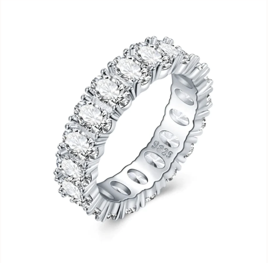 The Ivy Oval Shaped Diamond Band Ring